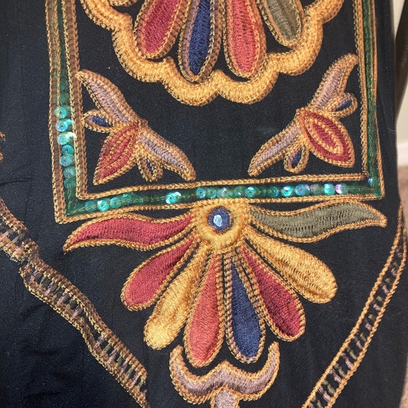 Free People- Size M- Embroidered top - Picture 4 of 9